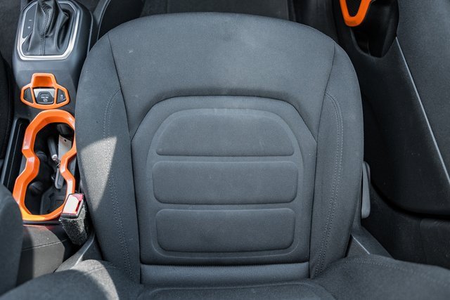 Used 2020 Jeep Renegade Latitude w/ UConnect 8.4 Nav Group image 34