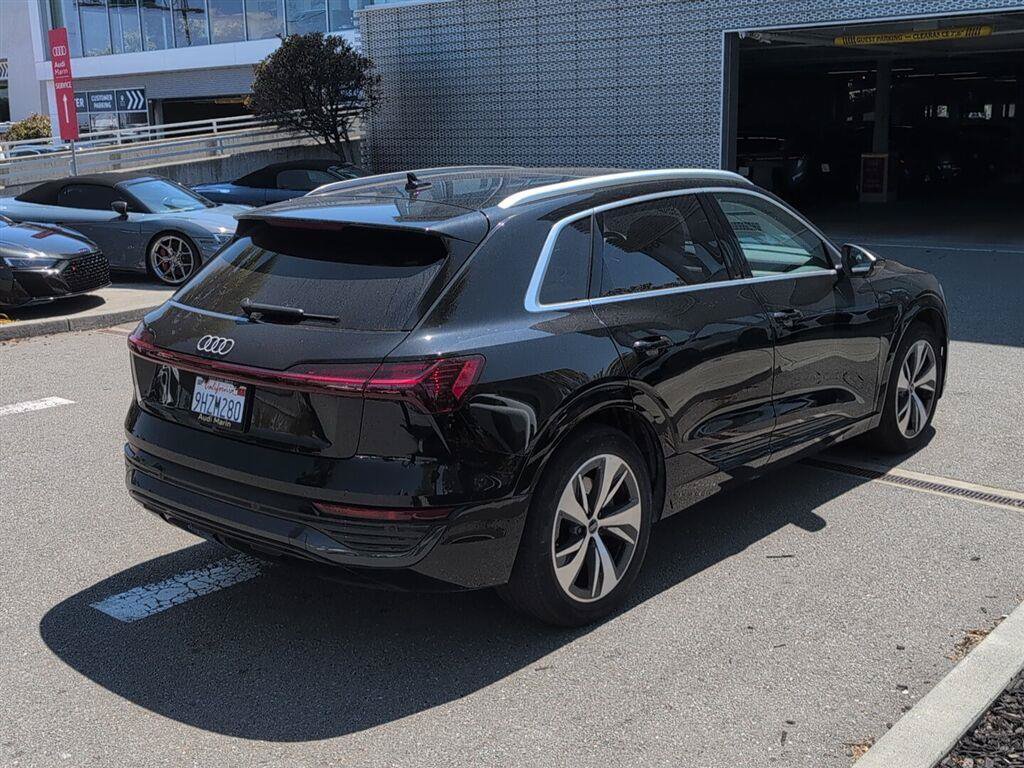 Used 2024 Audi Q8 e-tron Premium Plus w/ Premium Plus Package AWD/4WD image 6