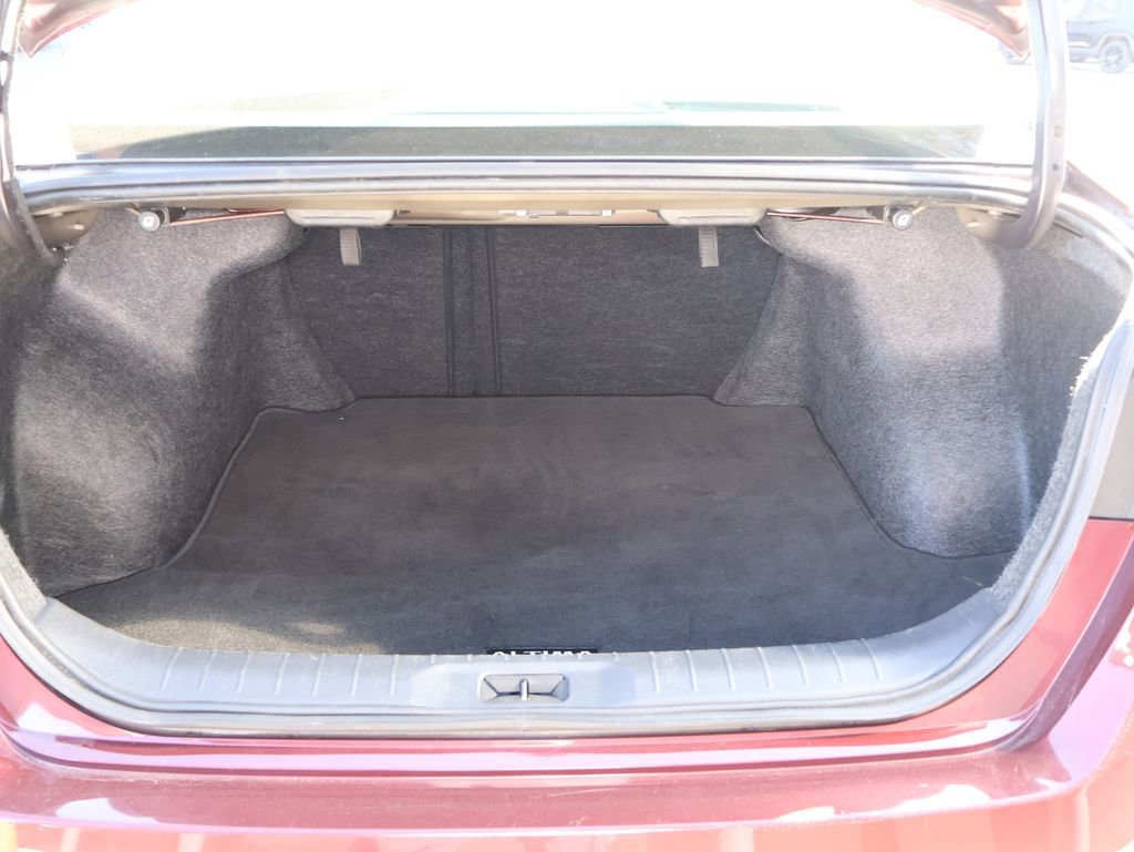 Used 2025 Nissan Altima 2.5 SV FWD image 14
