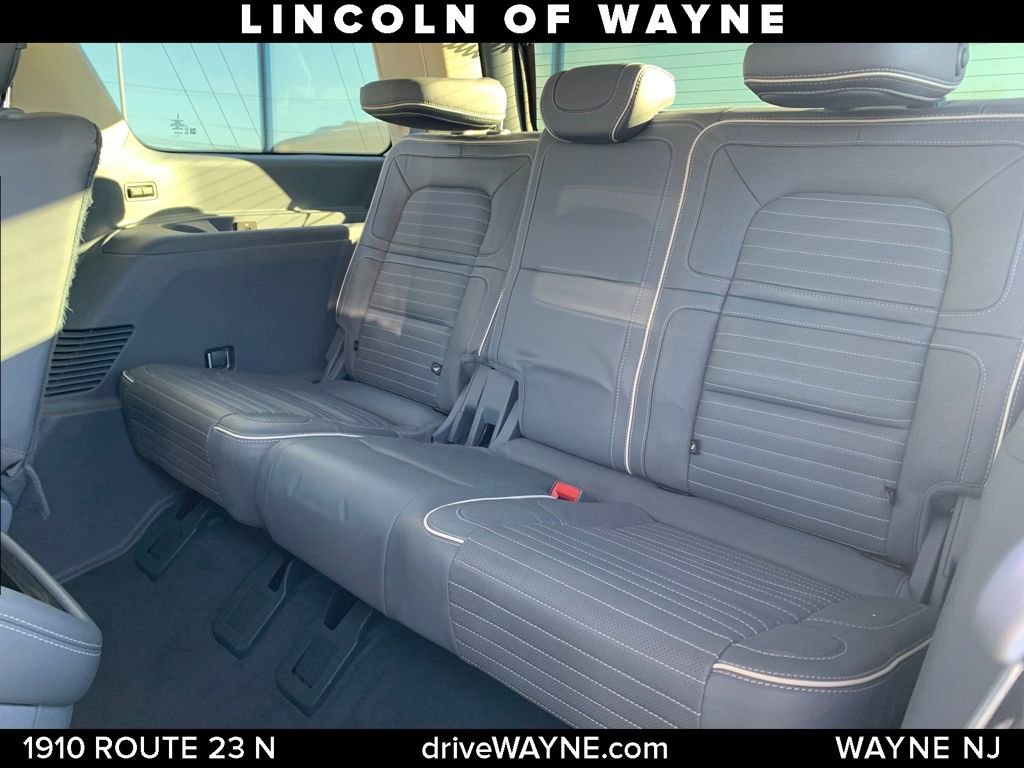 Used 2020 Lincoln Navigator Black Label w/ Cargo Convenience Package image 23
