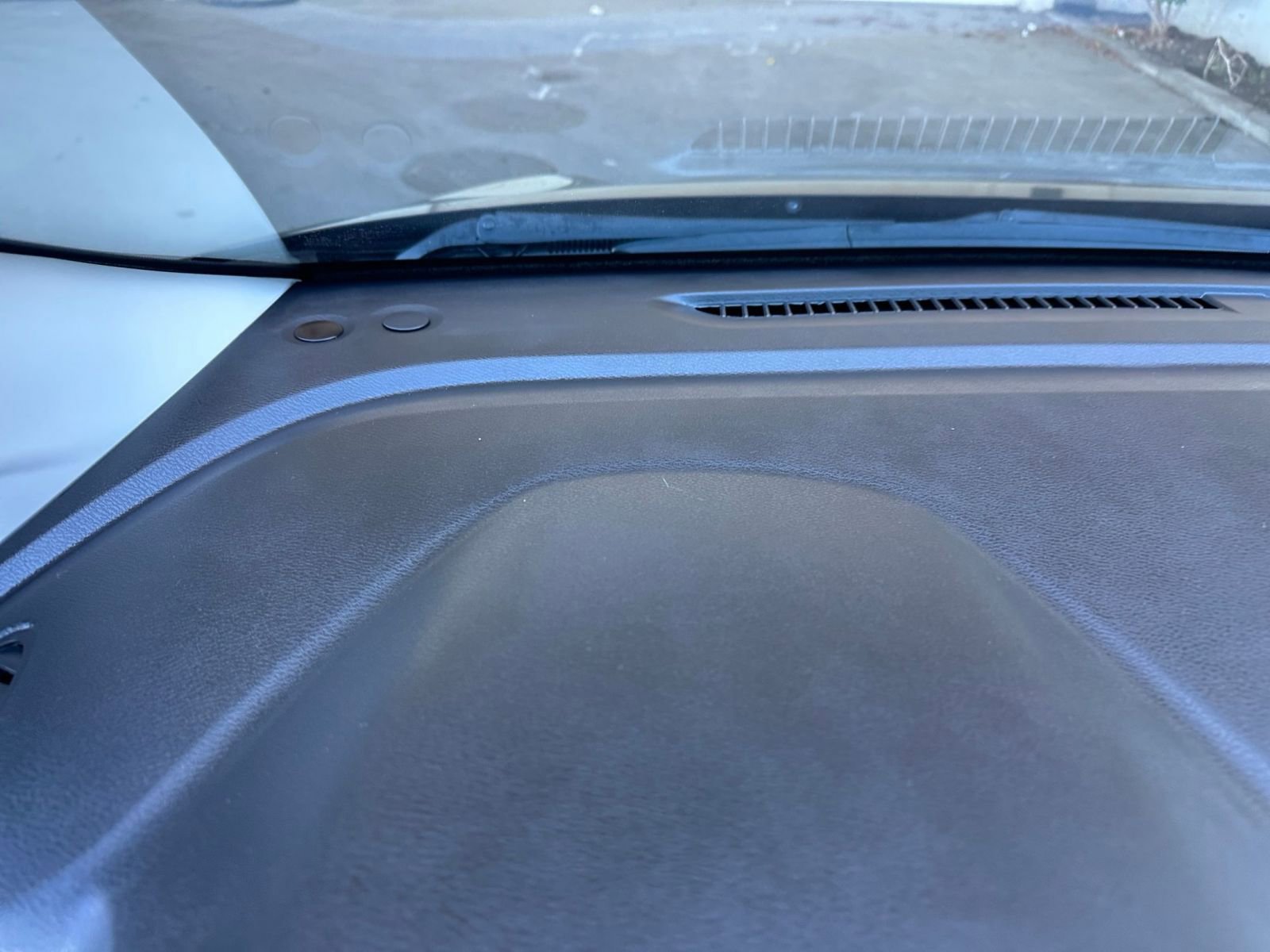 Used 2025 Nissan Versa SV image 34