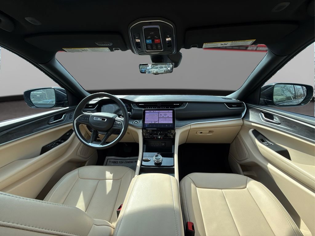 Used 2025 Jeep Grand Cherokee L Limited w/ Luxury Tech Group II image 28
