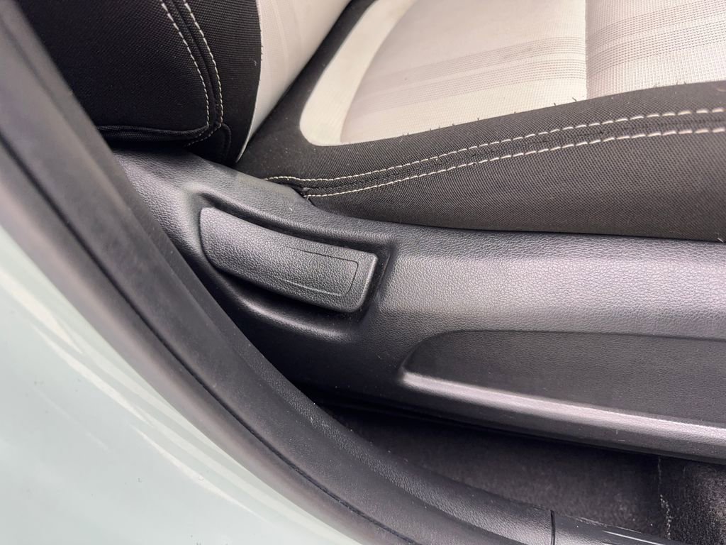 Used 2025 Hyundai Venue SEL image 45