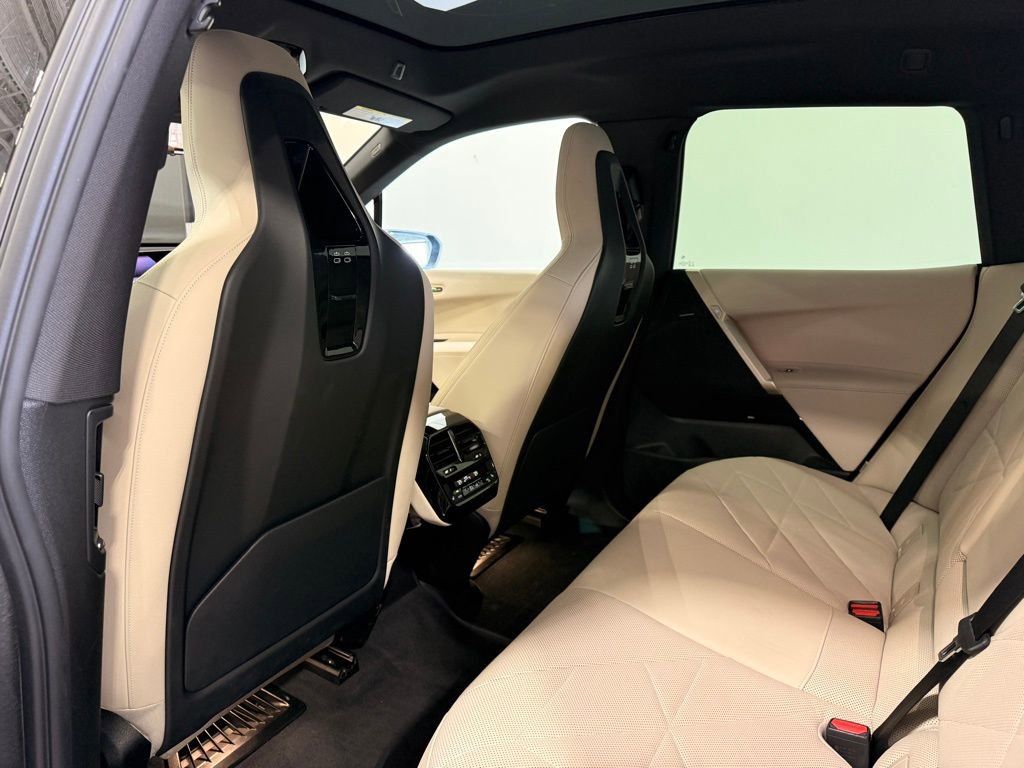 Used 2023 BMW iX xDrive50 w/ Premium Package image 20