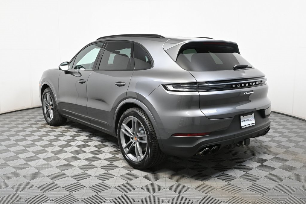 Used 2025 Porsche Cayenne image 3