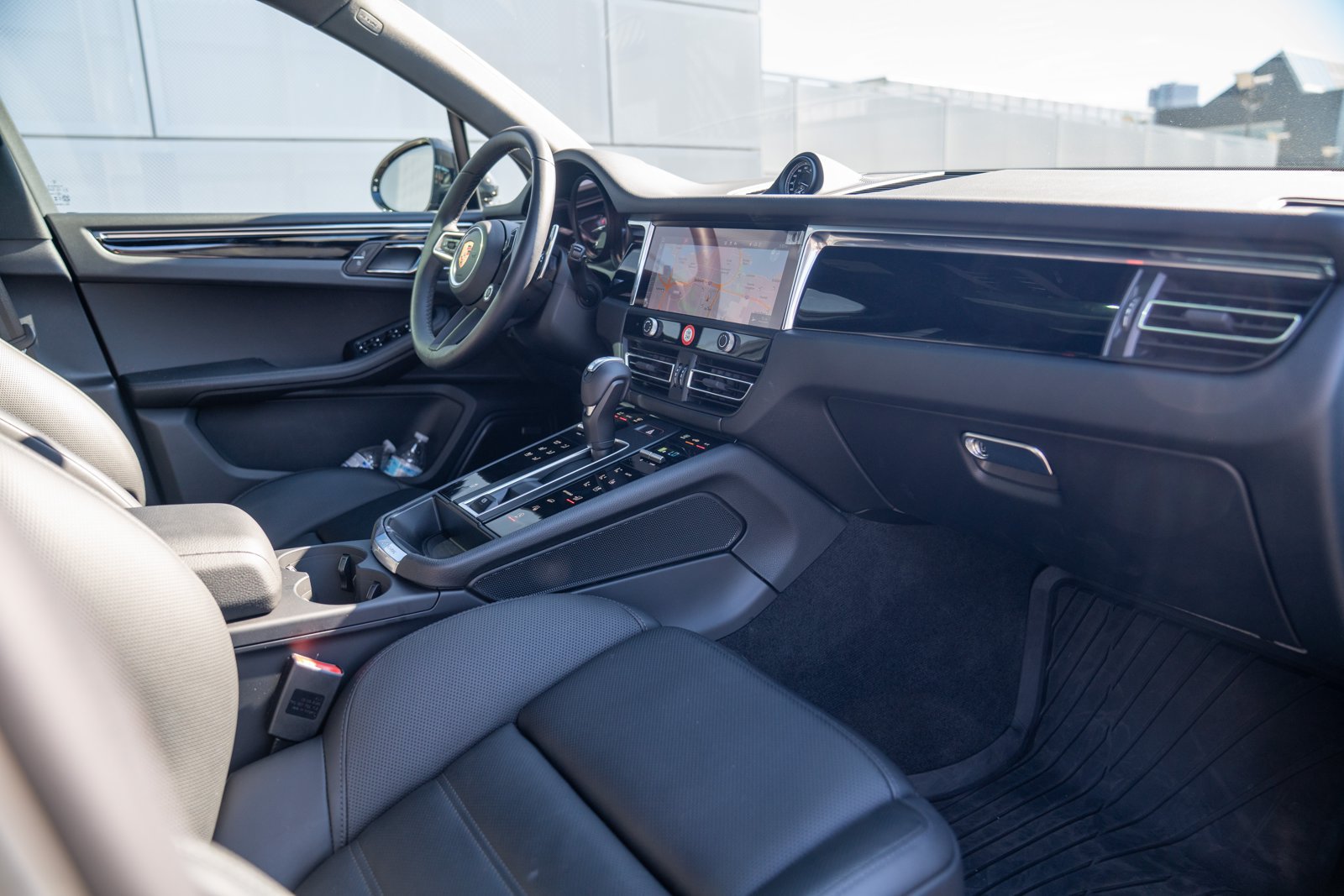 Certified 2026 Porsche Macan AWD/4WD image 25