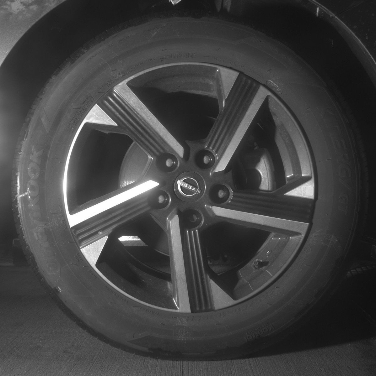 Used 2025 Nissan Sentra SV FWD image 13