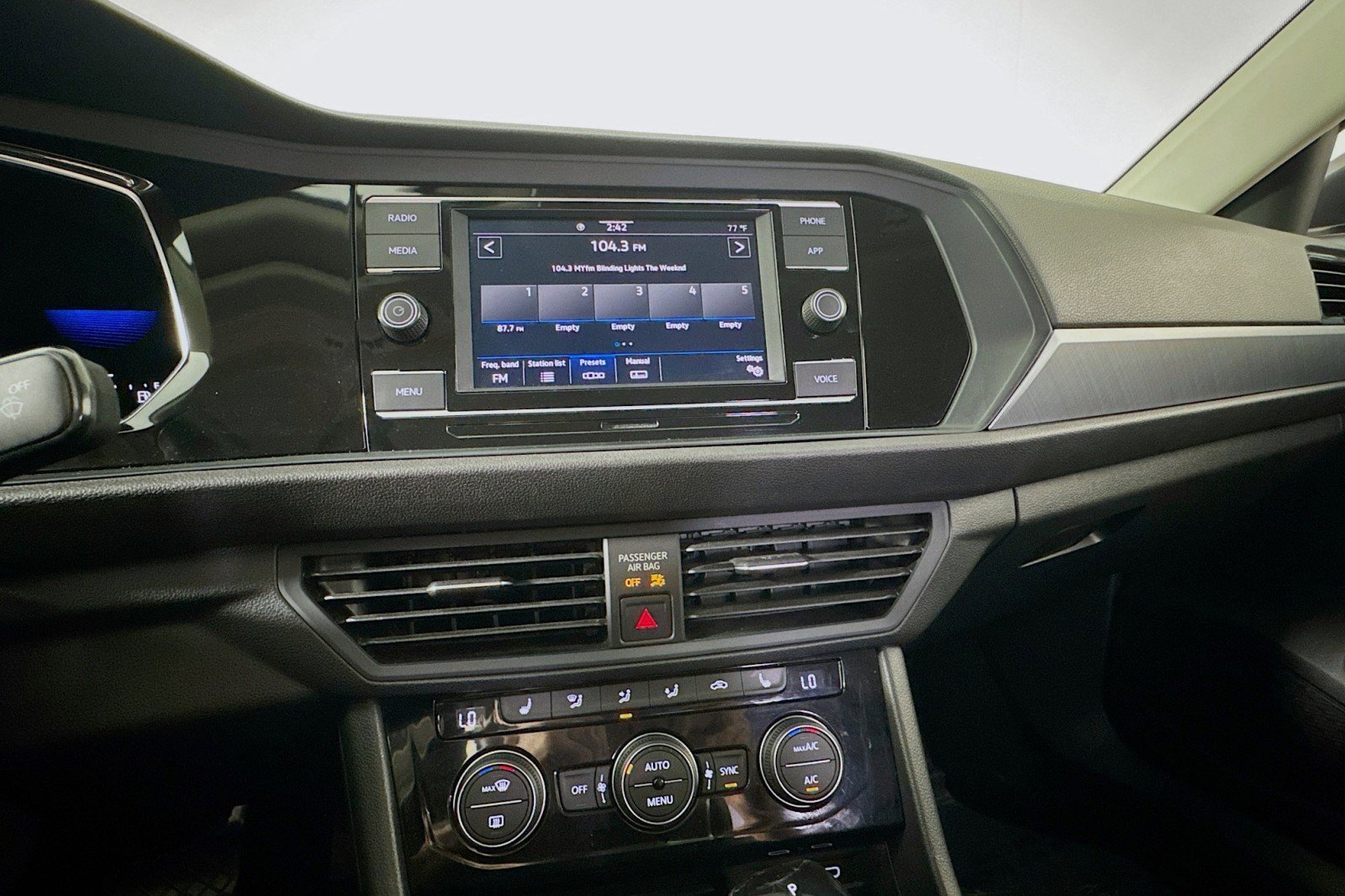 Used 2022 Volkswagen Jetta SE image 19