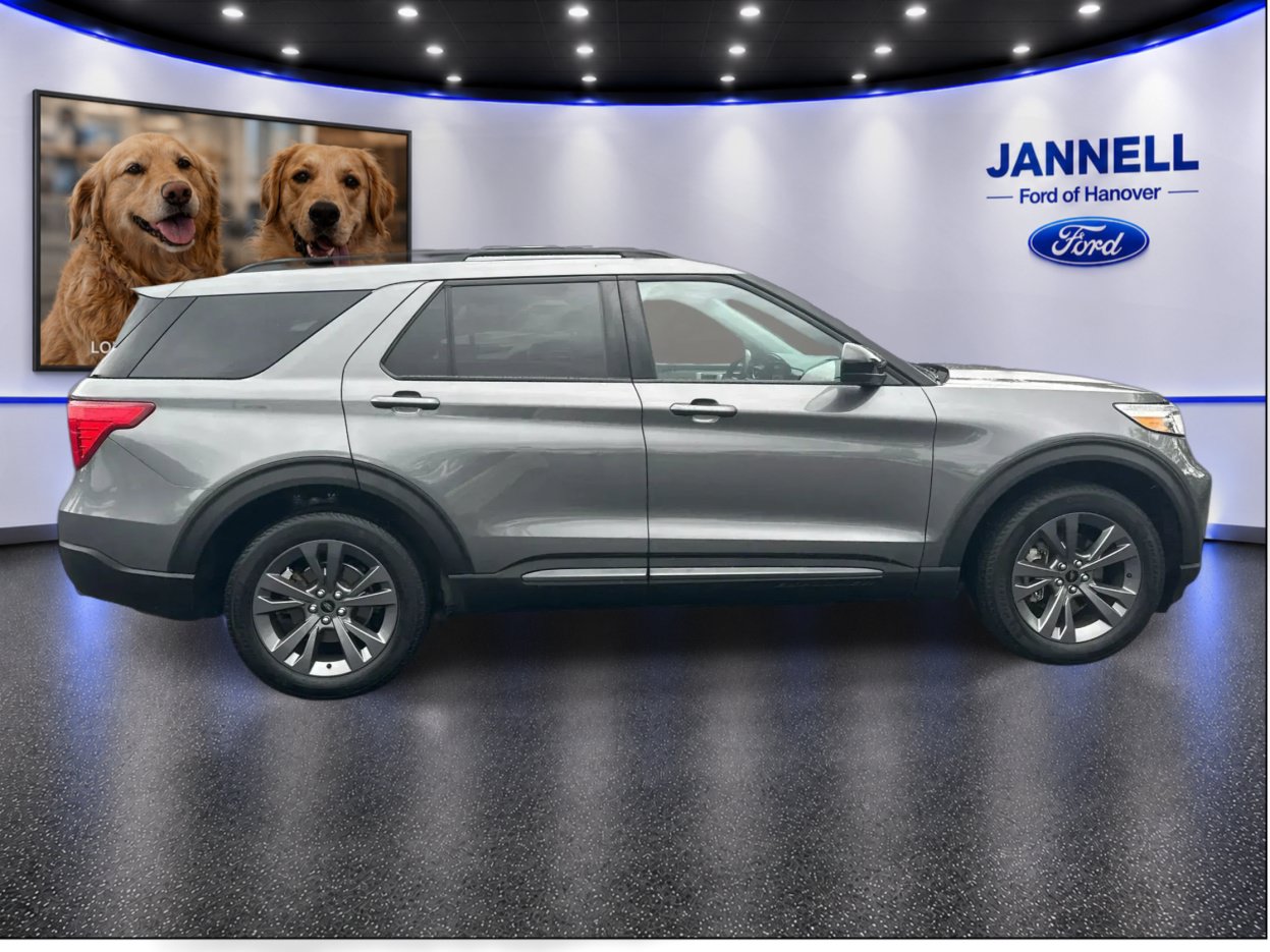 Used 2023 Ford Explorer XLT w/ Equipment Group 202A AWD/4WD image 4