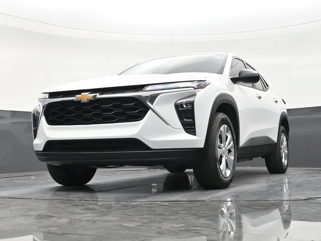 Used 2026 Chevrolet Trax LS FWD image 27