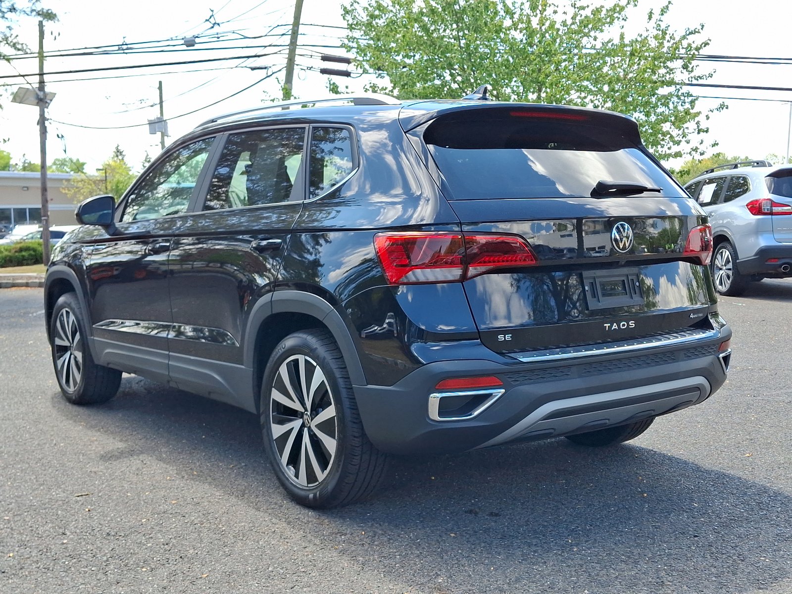 Used 2022 Volkswagen Taos SE w/ Driver Assistance Package AWD/4WD image 4