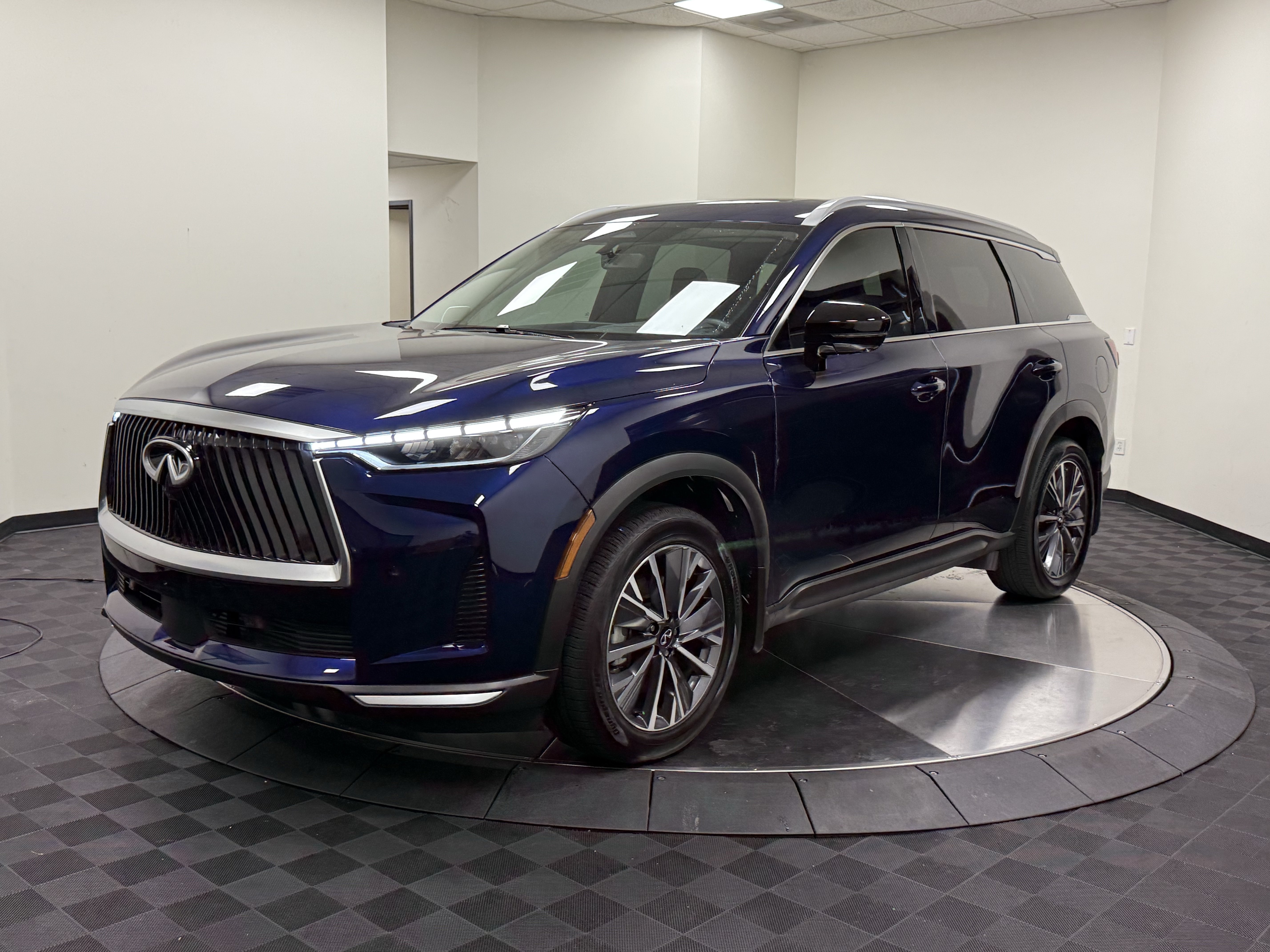 Certified 2027 INFINITI QX60 Luxe w/ Cargo Package FWD image 3