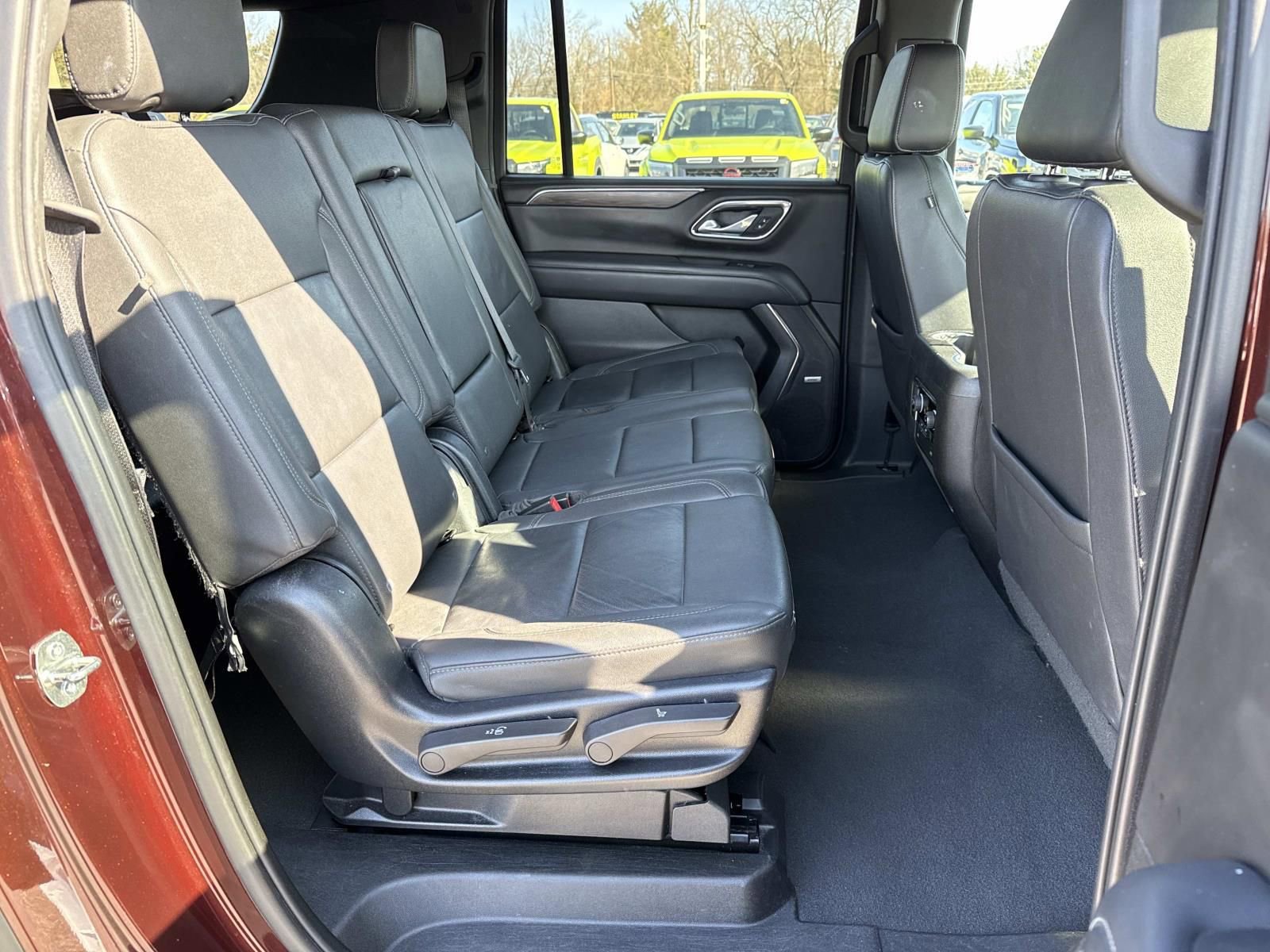 Used 2023 Chevrolet Suburban LT image 25