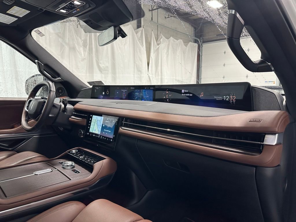 Used 2025 Lincoln Navigator Reserve image 72