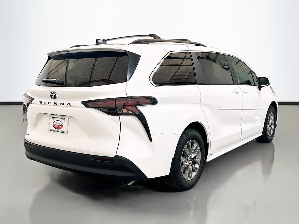 New 2026 Toyota Sienna LE FWD image 4