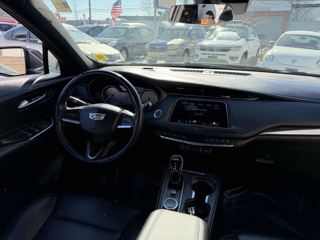 Used 2023 Cadillac XT4 Luxury w/ Cold Weather Package AWD/4WD image 15