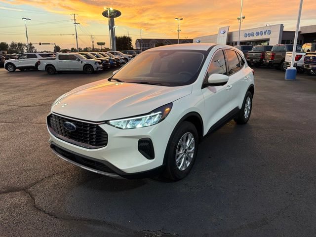 Used 2023 Ford Escape Active w/ Tech Pack #2 AWD/4WD image 4
