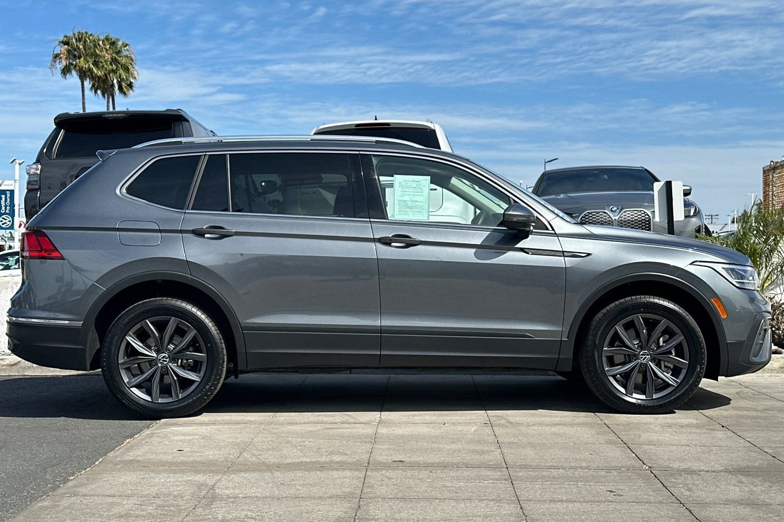 Used 2023 Volkswagen Tiguan SE FWD image 3