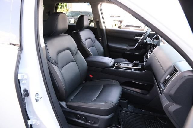 Certified 2025 Nissan Pathfinder SL w/ SL Premium Package AWD/4WD image 29