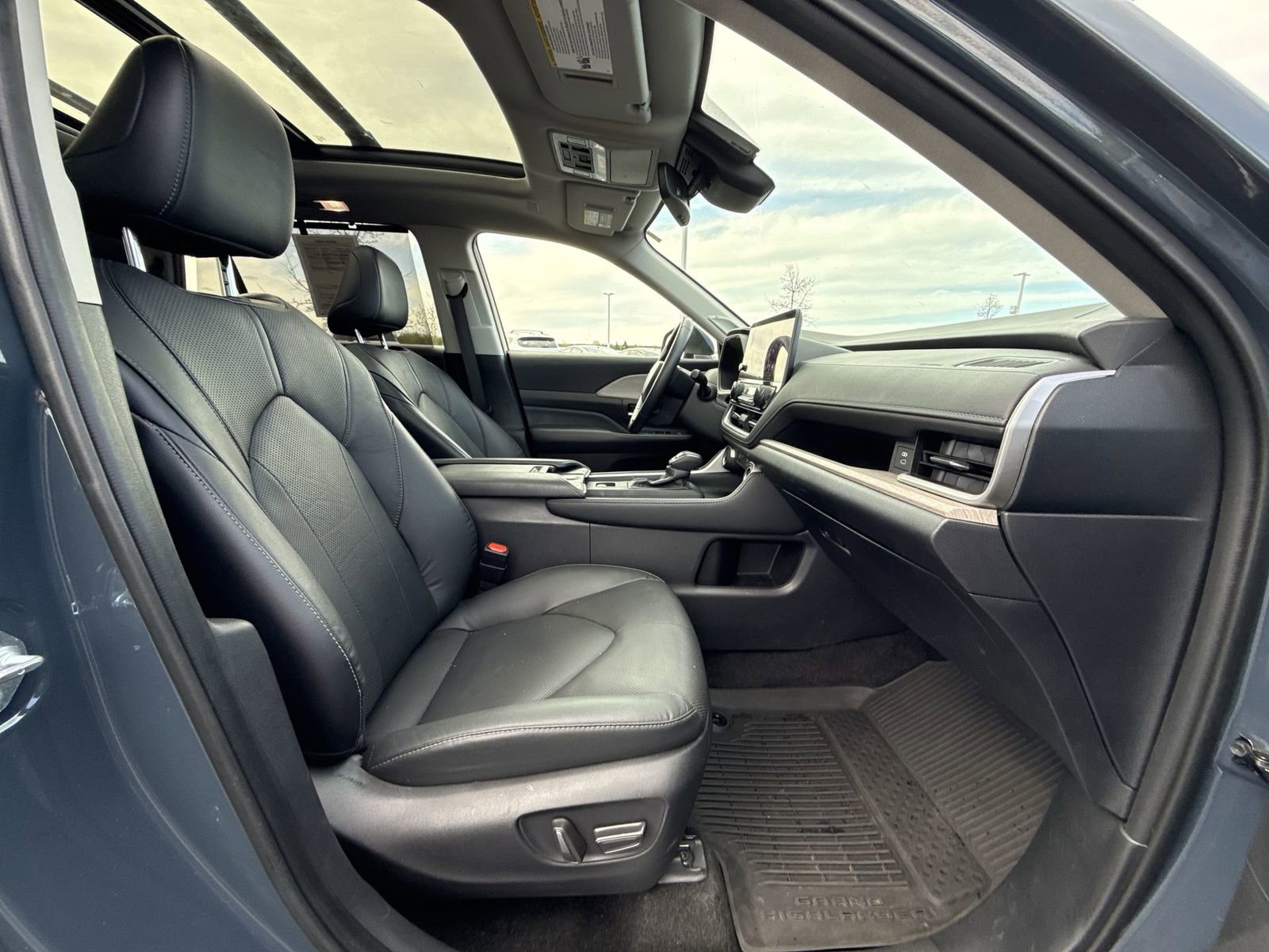 Used 2024 Toyota Grand Highlander AWD Hybrid image 27
