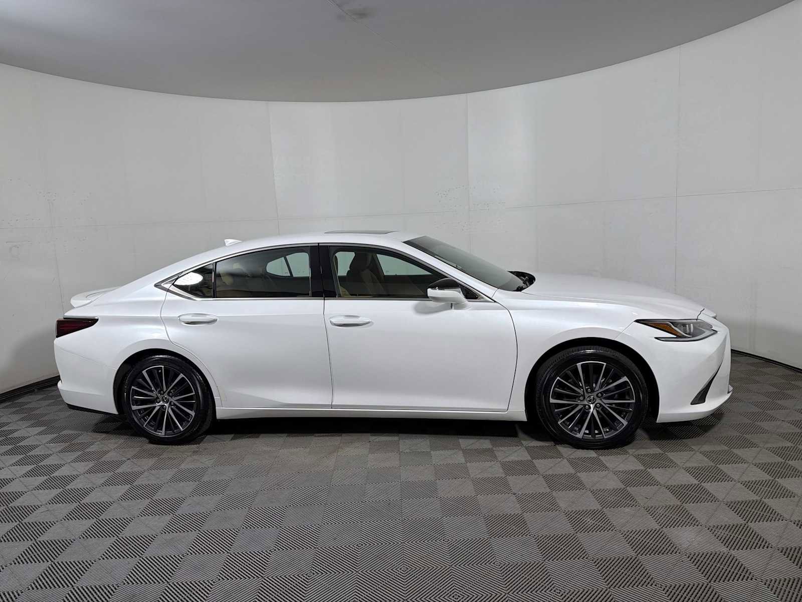 Used 2024 Lexus ES 350 w/ Premium Package image 7