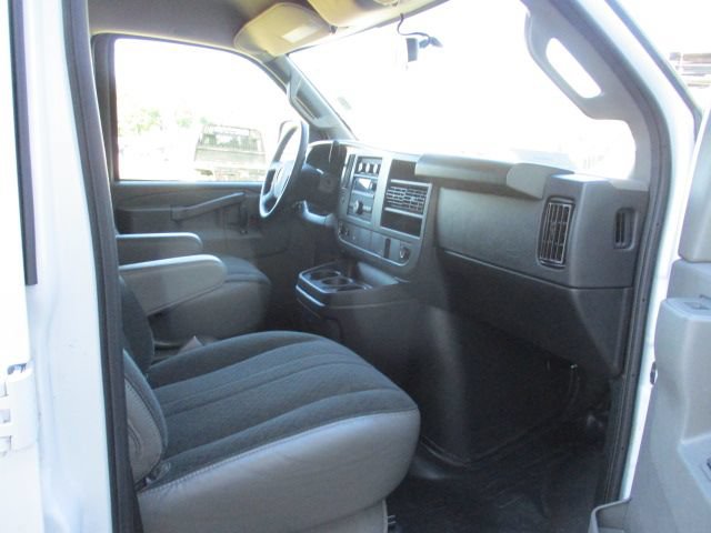 Used 2024 Chevrolet Express 2500 w/ Driver Convenience Package RWD image 4