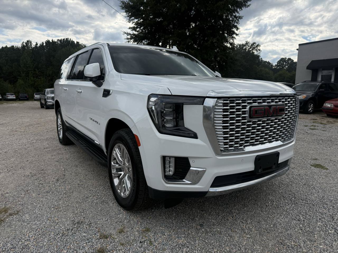 Used 2021 GMC Yukon XL SLT w/ SLT Premium Package RWD image 5