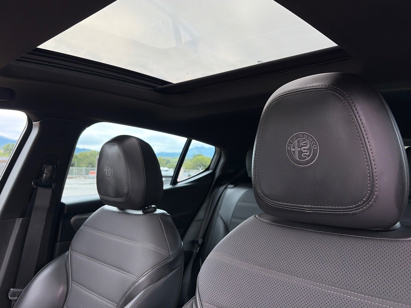 Used 2024 Alfa Romeo Tonale Ti w/ Premium Interior Package AWD/4WD image 8