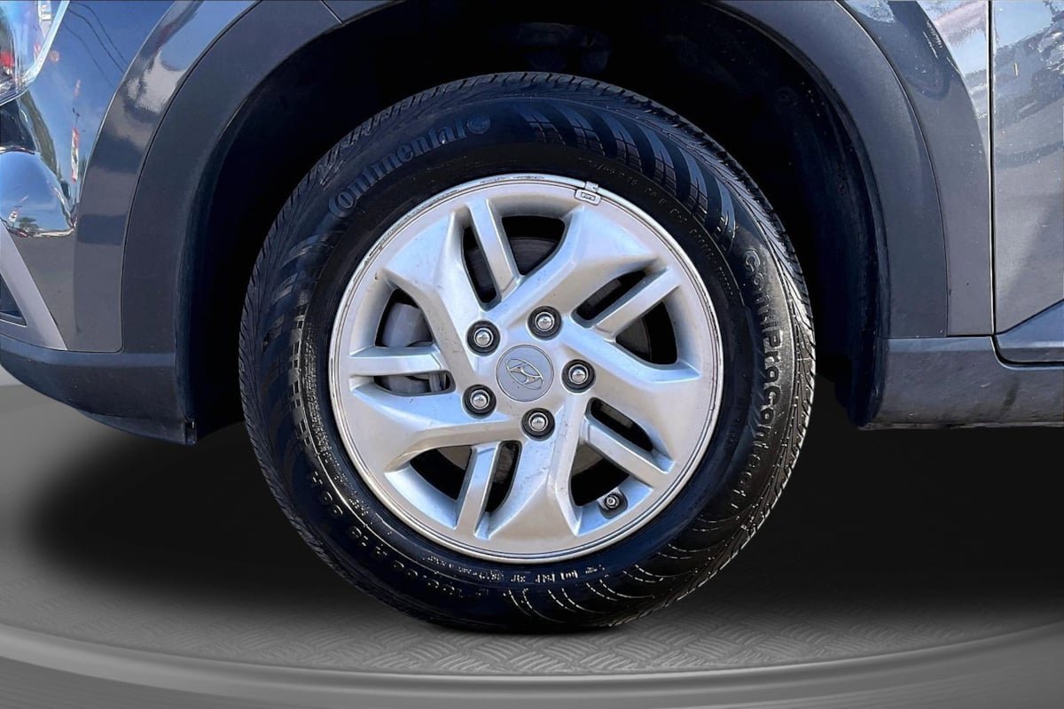 Used 2024 Hyundai Venue SE FWD image 9