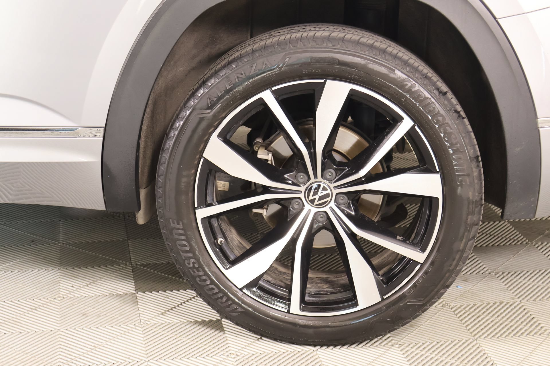 Used 2024 Volkswagen Atlas SEL Premium R-Line AWD/4WD image 22