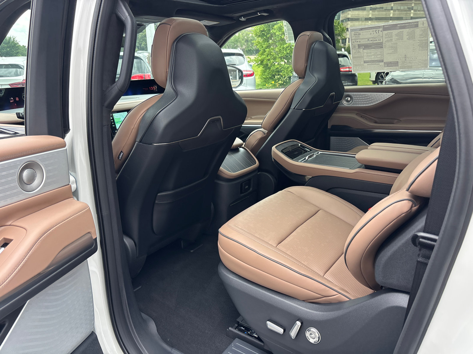 New 2026 Lincoln Navigator L Black Label AWD/4WD image 27