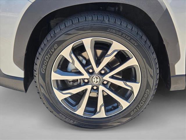 Used 2024 Toyota Corolla Cross XLE FWD image 22