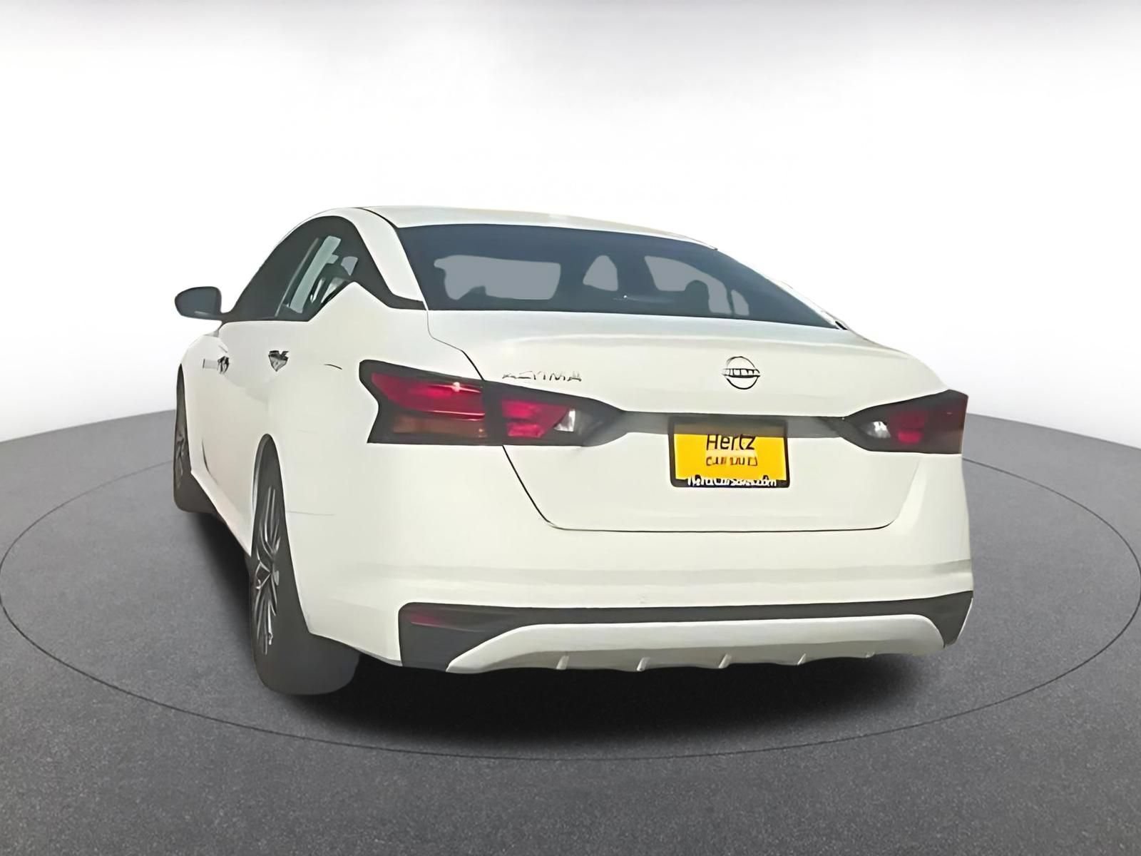 Used 2025 Nissan Altima 2.5 SV FWD image 9