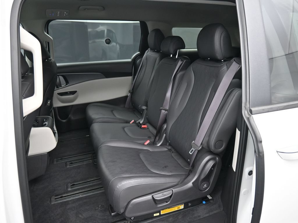 Certified 2024 Kia Carnival LX FWD image 20