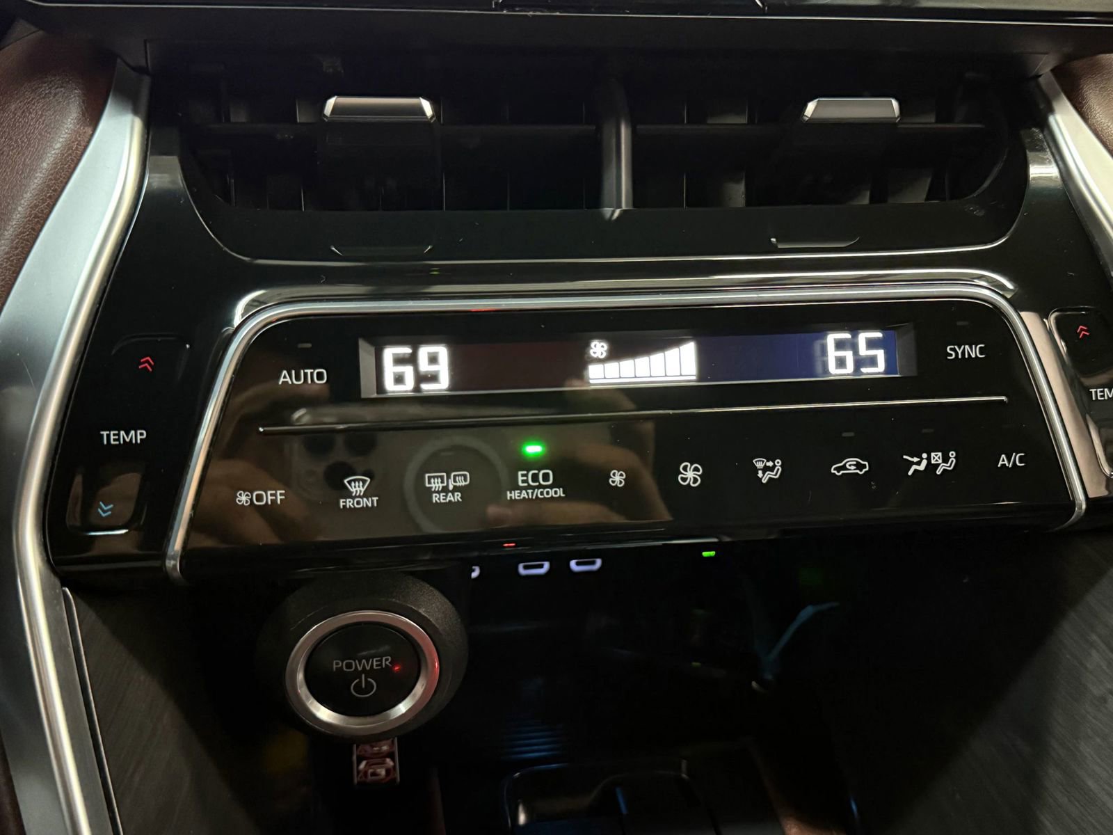 Used 2023 Toyota Venza Limited image 34