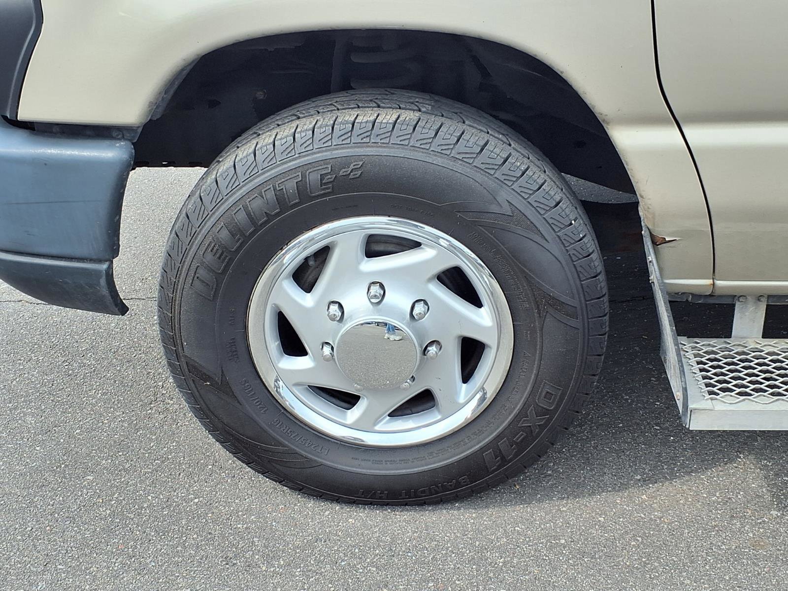 Used 2013 Ford E-350 and Econoline 350 XL image 23