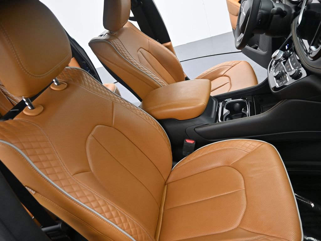 Used 2023 Chrysler Pacifica Pinnacle image 11