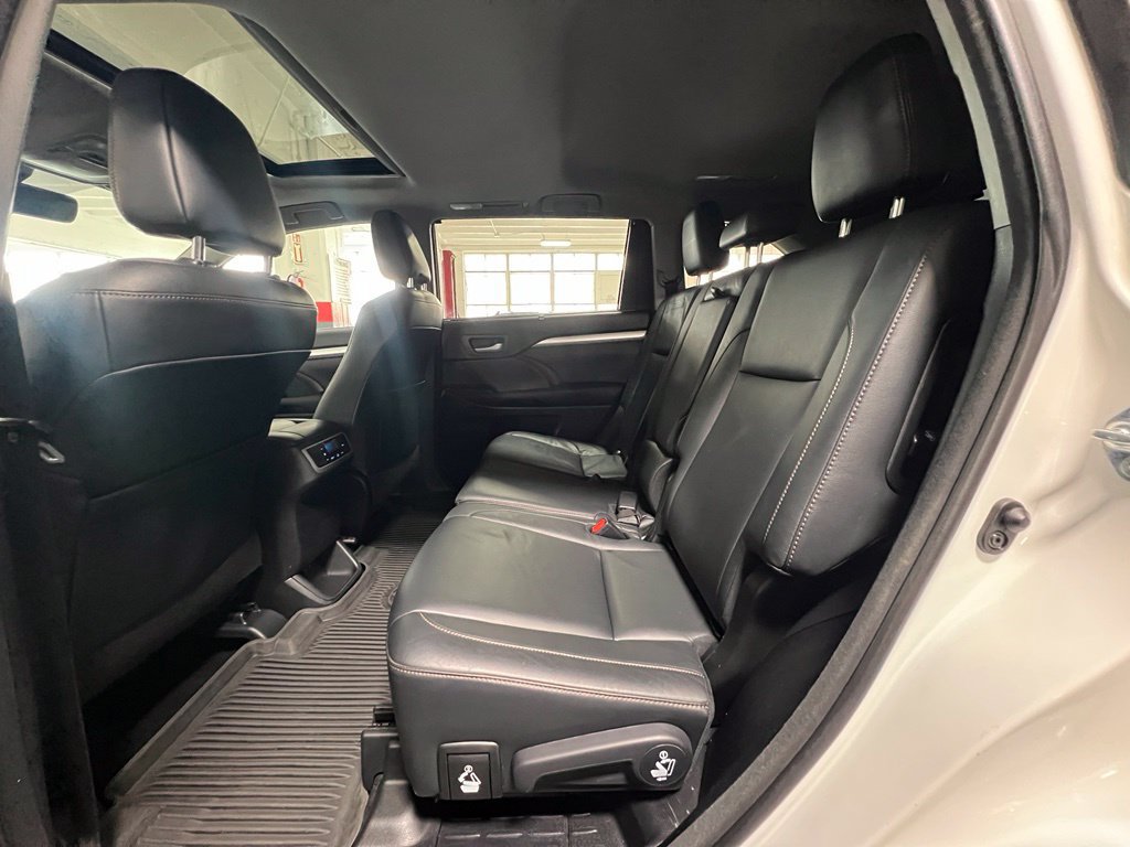 Certified 2017 Toyota Highlander XLE AWD/4WD image 16