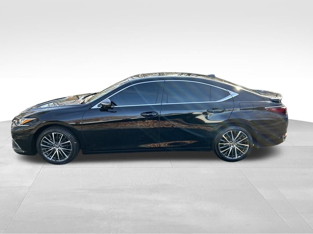 Used 2023 Lexus ES 300h w/ Premium Package image 2