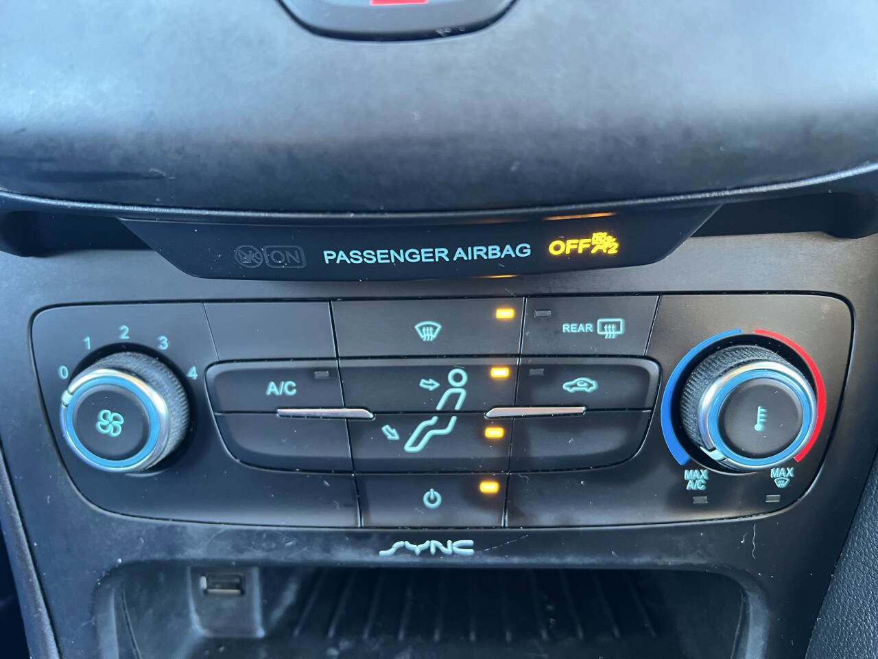 Used 2017 Ford Focus SE FWD image 19