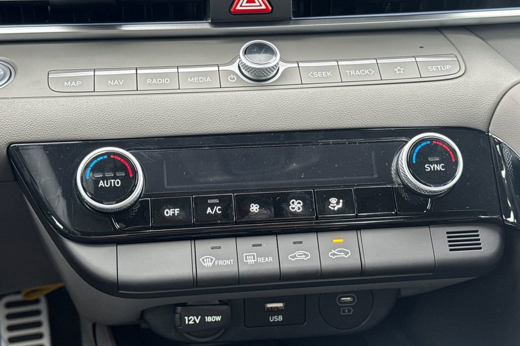 New 2026 Hyundai Elantra Sport FWD image 23