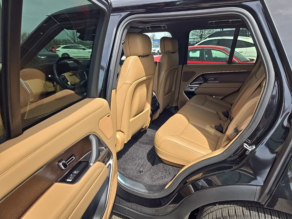 Certified 2024 Land Rover Range Rover SE image 17