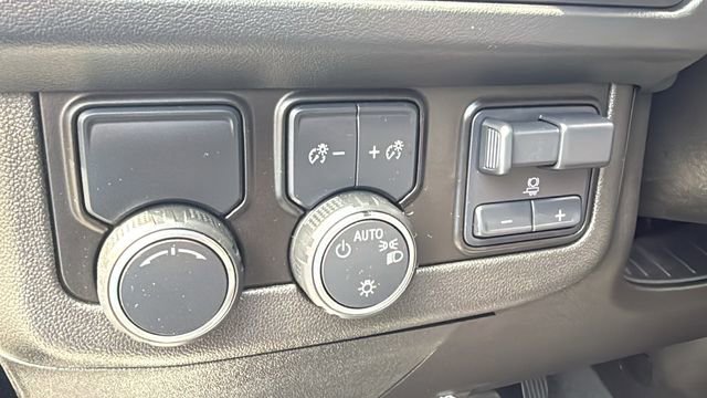 Used 2021 Chevrolet Suburban High Country w/ Premium Package RWD image 15