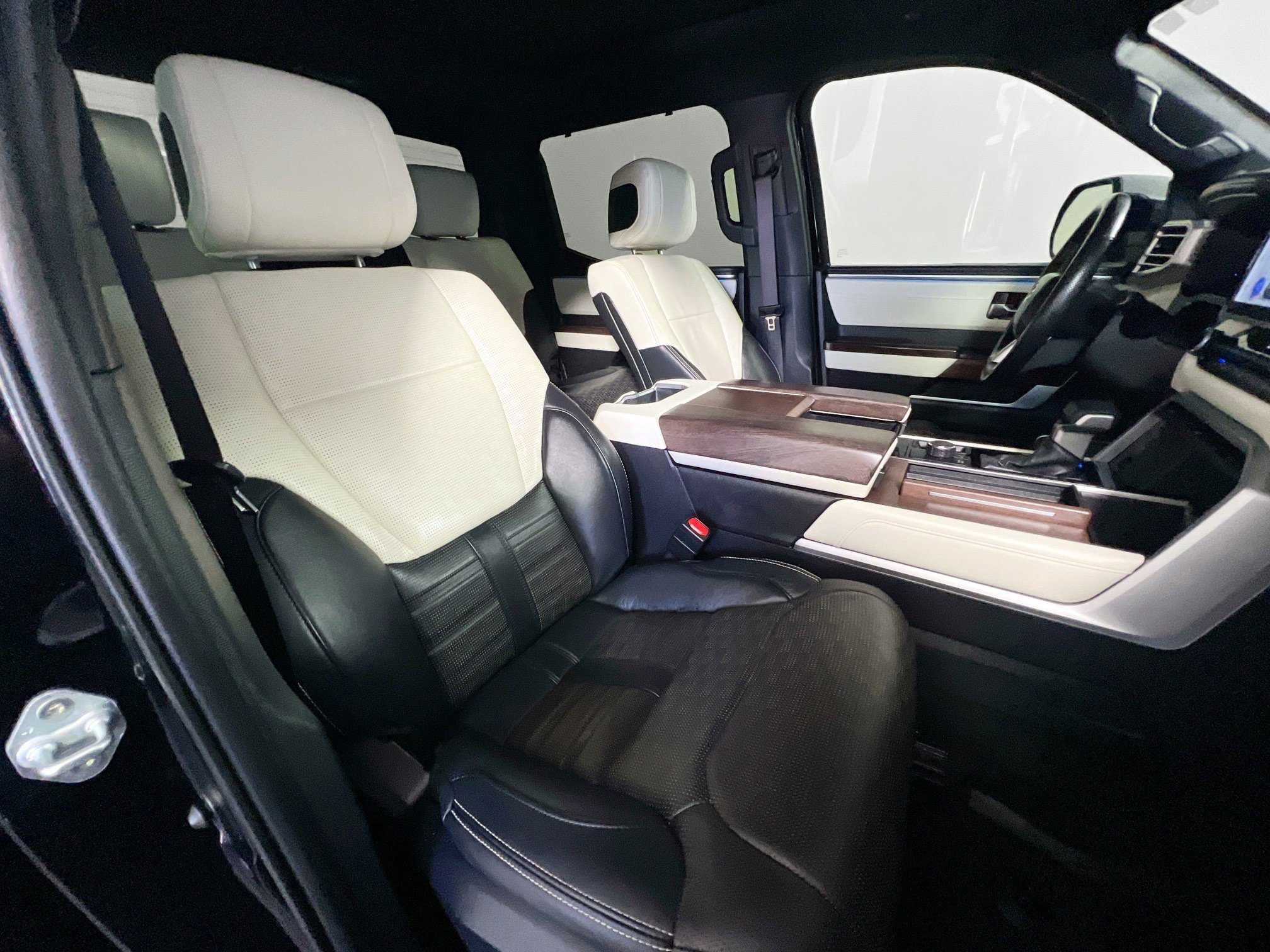 Used 2024 Toyota Tundra Capstone AWD/4WD image 30