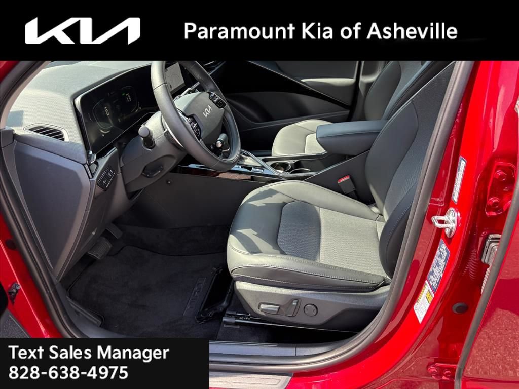Certified 2025 Kia Niro EX FWD image 17