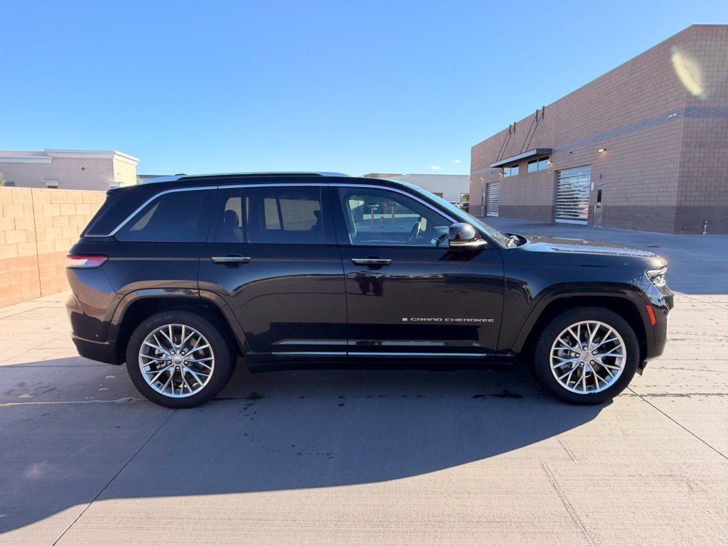 Used 2023 Jeep Grand Cherokee Summit w/ Advanced Protech Group IV AWD/4WD image 6