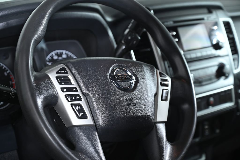Used 2018 Nissan Titan S image 12