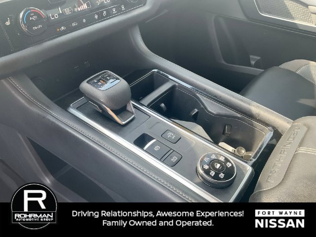 Used 2024 Nissan Pathfinder SL w/ Black Appearance Package AWD/4WD image 27