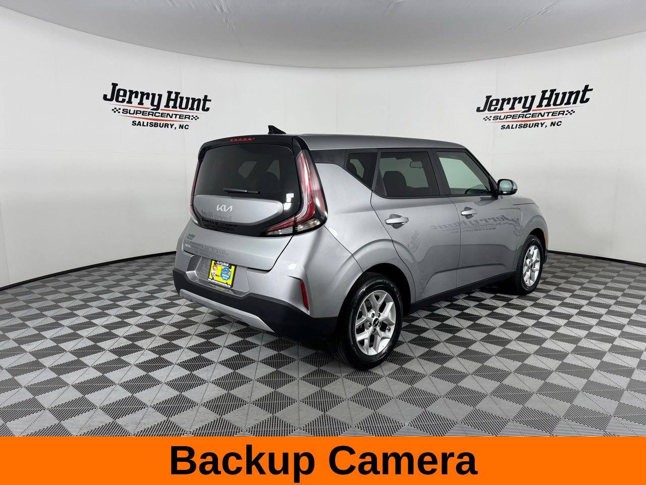 Used 2025 Kia Soul LX w/ LX Technology Package FWD image 7