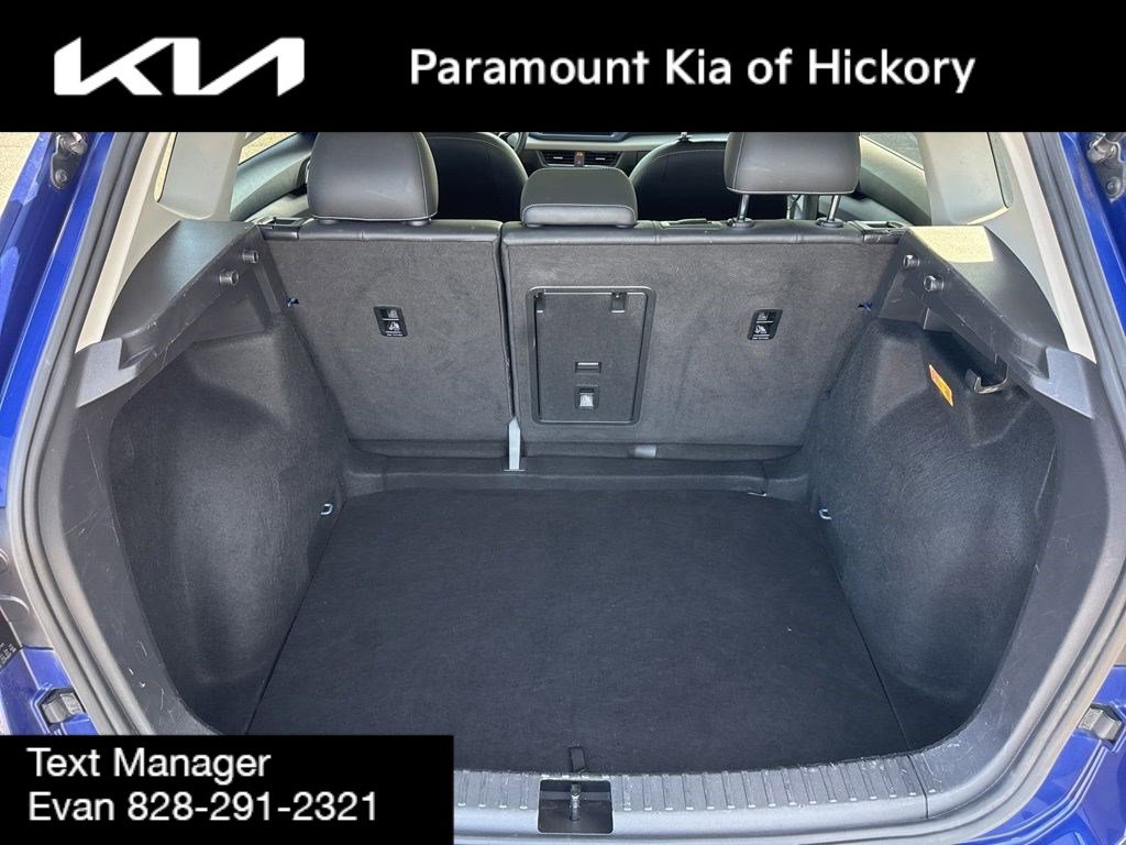 Used 2022 Volkswagen Taos SE FWD image 11